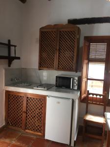 A kitchen or kitchenette at Camping El Balcon de Pitres