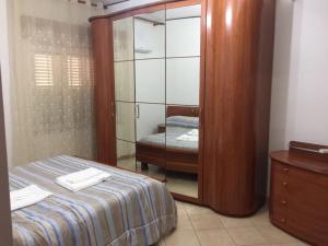 A bed or beds in a room at Sacca House