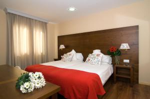 Postel nebo postele na pokoji v ubytování Hotel del Carme + 21 fotografií