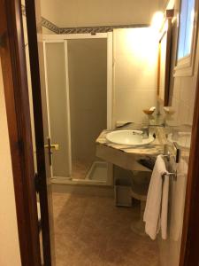 Łazienka w obiekcie Hostal de la Caravel-la
