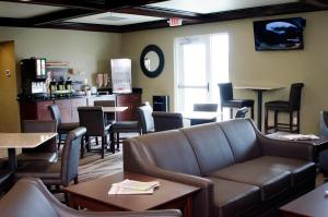 A television and/or entertainment centre at Cobblestone Inn & Suites - Soda Springs