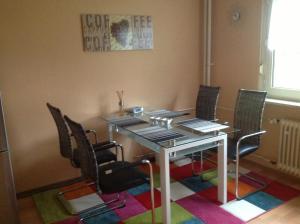 Photo de la galerie de l'établissement Offenburg Apartment, à Offenbourg 4 autres photos