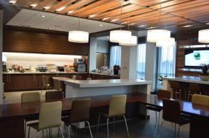 Kjøkken eller kjøkkenkrok på Wingate by Wyndham Kamloops
