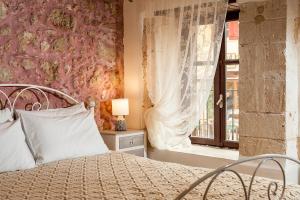 Posteľ alebo postele v izbe v ubytovaní Hamam Suites Sifaka
