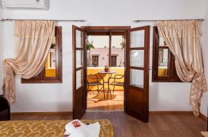 Posteľ alebo postele v izbe v ubytovaní Hamam Suites Sifaka