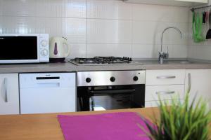 Kuchyňa alebo kuchynka v ubytovaní Apartments Medvid + 12 fotografií