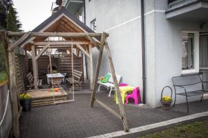 Patio alebo iná vonkajšia časť ubytovania Pokoje gościnne Grafit