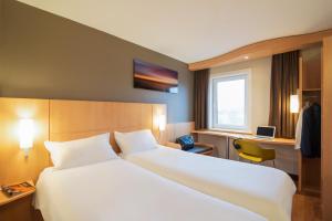 Letto o letti in una camera di ibis Rotterdam Vlaardingen
