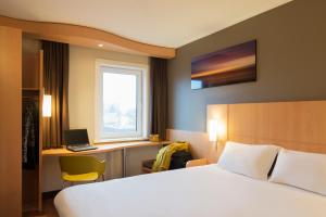 Letto o letti in una camera di ibis Rotterdam Vlaardingen