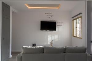 Telewizja i/lub zestaw kina domowego w obiekcie Playamar Beach