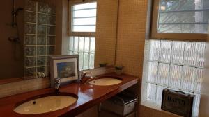 Ένα μπάνιο στο VILLAS COSETTE - Villa Triana +50 φωτογραφίες