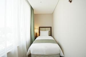 Postel nebo postele na pokoji v ubytování Stanford Hotel Busan