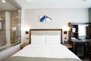 Postel nebo postele na pokoji v ubytování Stanford Hotel Busan