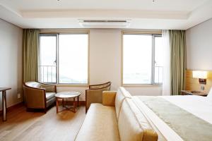 Postel nebo postele na pokoji v ubytování Stanford Hotel Busan + 37 fotografií