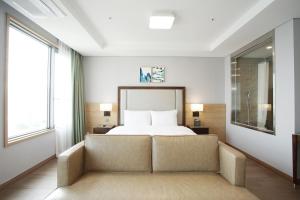 Postel nebo postele na pokoji v ubytování Stanford Hotel Busan