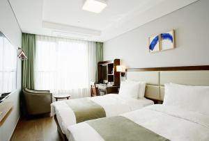 Postel nebo postele na pokoji v ubytování Stanford Hotel Busan