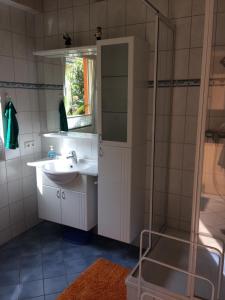 A bathroom at Ferienhaus mit Terrasse - Insel Usedom
