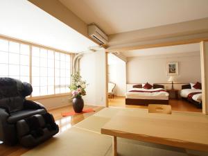 Rúm í herbergi á Atami Onsen Hotel Yume Iroha