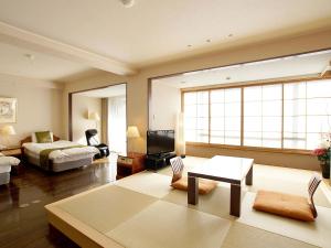 Rúm í herbergi á Atami Onsen Hotel Yume Iroha