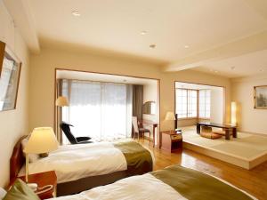 Rúm í herbergi á Atami Onsen Hotel Yume Iroha