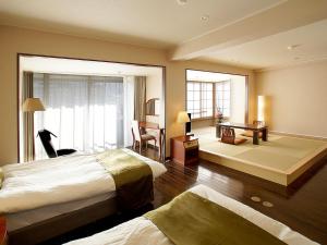 Rúm í herbergi á Atami Onsen Hotel Yume Iroha