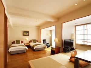 Rúm í herbergi á Atami Onsen Hotel Yume Iroha