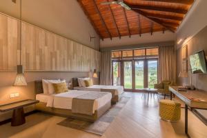 A bed or beds in a room at Victoria Golf Resort