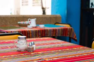 Area soggiorno di Dreamkapture Hostel close to the airport and bus terminal