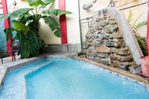Piscina di Dreamkapture Hostel close to the airport and bus terminal o nelle vicinanze