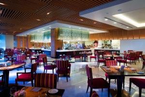 Restoran või mõni muu söögikoht majutusasutuses Bab Al Qasr Residence
