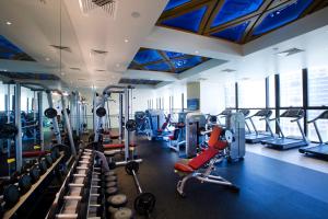 Spordikeskus ja/või sportimisvõimalused majutusasutuses Bab Al Qasr Residence