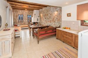 A kitchen or kitchenette at Omalos Gianni's House