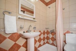 A bathroom at Omalos Gianni's House