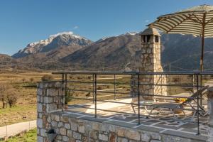A general mountain view or a mountain view taken from the holiday home