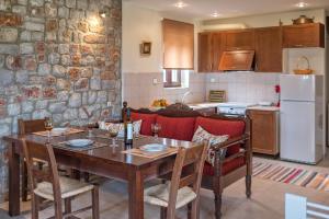 A kitchen or kitchenette at Omalos Gianni's House