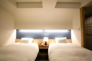 Rúm í herbergi á Kyoto Kamanza Hotel