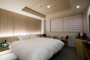 Rúm í herbergi á Kyoto Kamanza Hotel