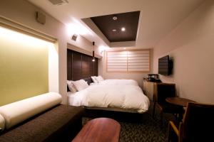 Rúm í herbergi á Kyoto Kamanza Hotel