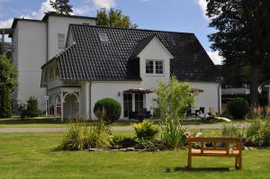 Afbeelding uit fotogalerij van Pension Villa Frohsinn Sellin auf Rügen in Ostseebad Sellin