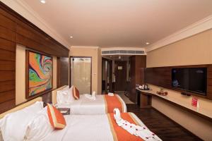 TV a/nebo společenská místnost v ubytování Shakun Hotels And Resorts