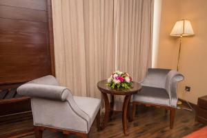 Posezení v ubytování Shakun Hotels And Resorts