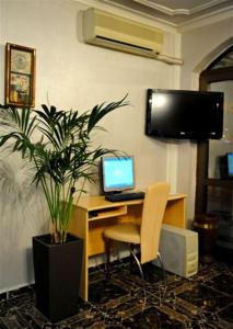 TV i/ili multimedijalni sistem u objektu Hotel Evropa