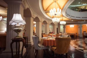 מסעדה או מקום אחר לאכול בו ב-Shakun Hotels And Resorts