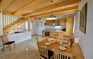 a kitchen and dining room with a wooden table and chairs at Villa Aurelia Haus1 in Porec mit Garten in Poreč