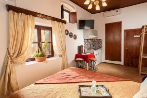 Posteľ alebo postele v izbe v ubytovaní Hamam Suites Sifaka