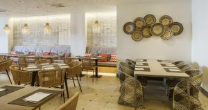 Reštaurácia alebo iné gastronomické zariadenie v ubytovaní Ilunion Fuengirola