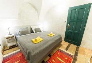 Posteľ alebo postele v izbe v ubytovaní Babylon Apartmány