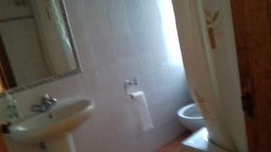 a bathroom with a sink and a toilet at Casa Rural del Río Tejos in El Hornillo
