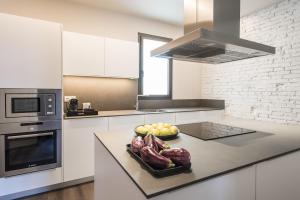 A kitchen or kitchenette at Casagrand Luxury Suites Barcelona