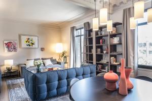 A seating area at Casagrand Luxury Suites Barcelona